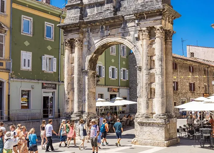 Caesars Palace - New Modern With Free Private Parking Пула