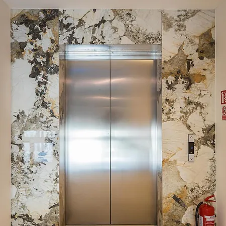 Caesars Palace - New Modern With Free Private Parking Apartment Pula