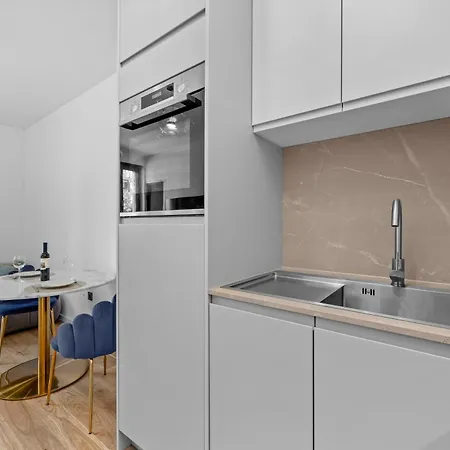 Caesars Palace - New Modern With Free Private Parking * Pula