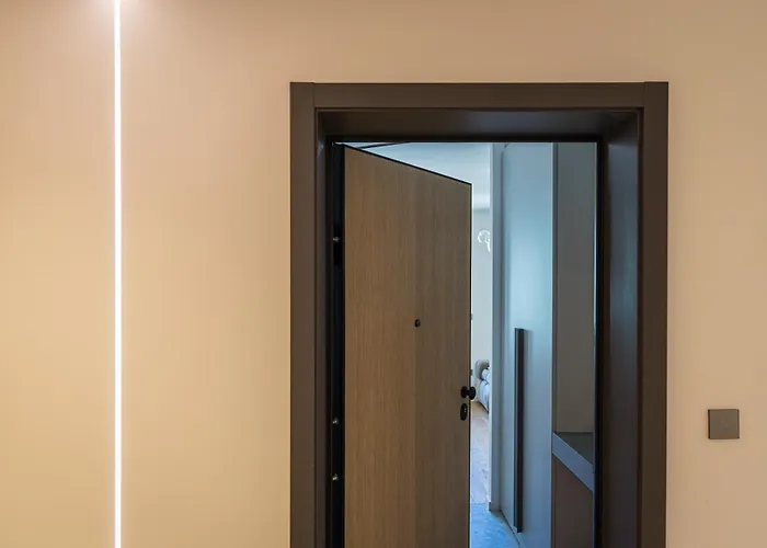 Lägenhet Caesars Palace - New Modern With Free Private Parking *