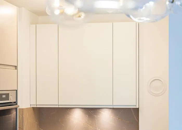 Lägenhet Caesars Palace - New Modern With Free Private Parking *